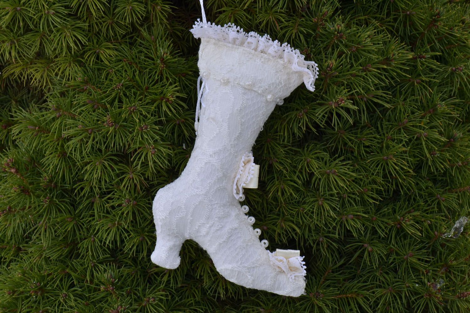 Décoration pour arbre de Noël blanche faite main en forme de botte originale photo 1