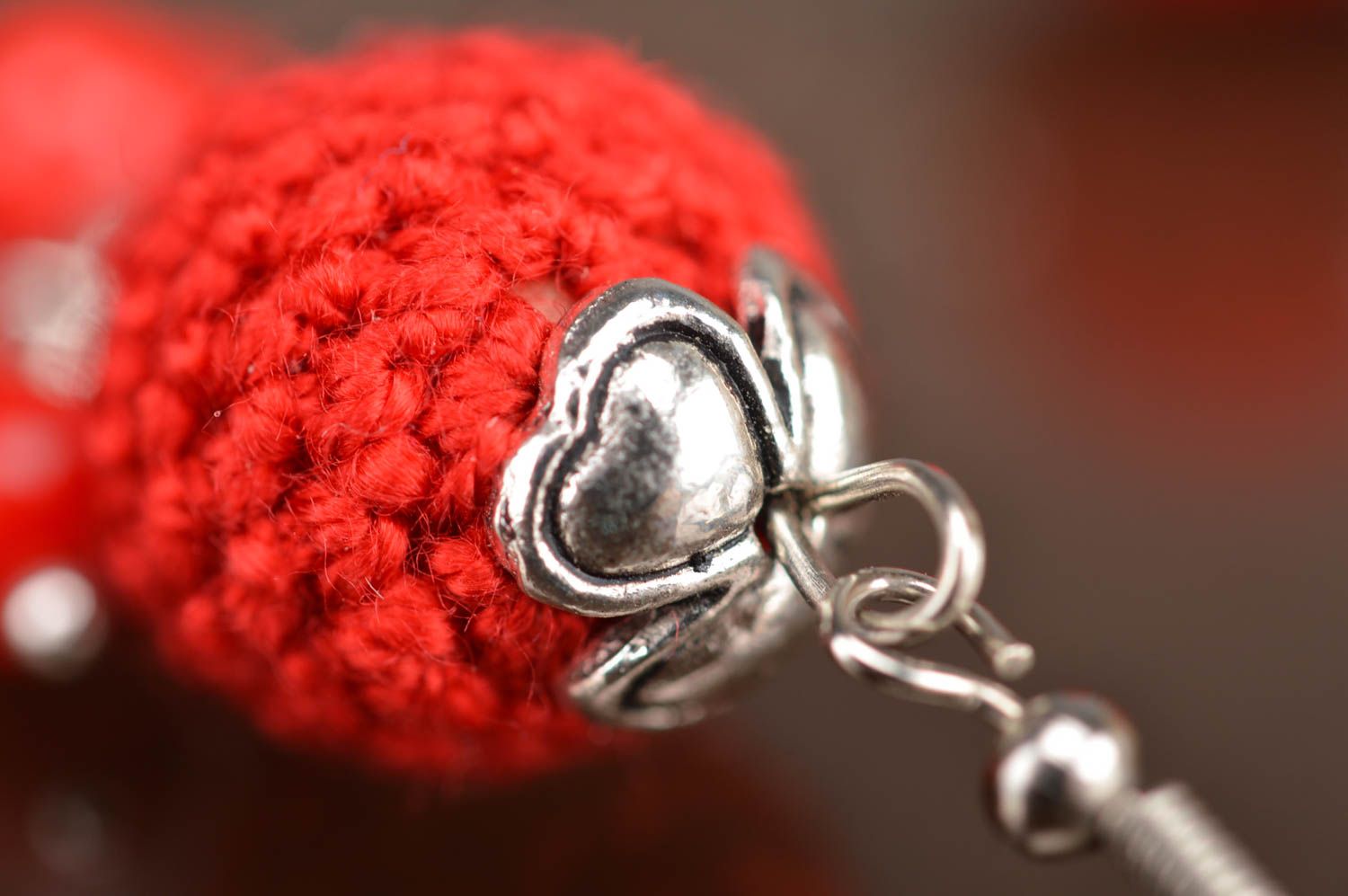 Longues boucles d'oreilles en tricot rouges faites main avec perles fantaisie  photo 4