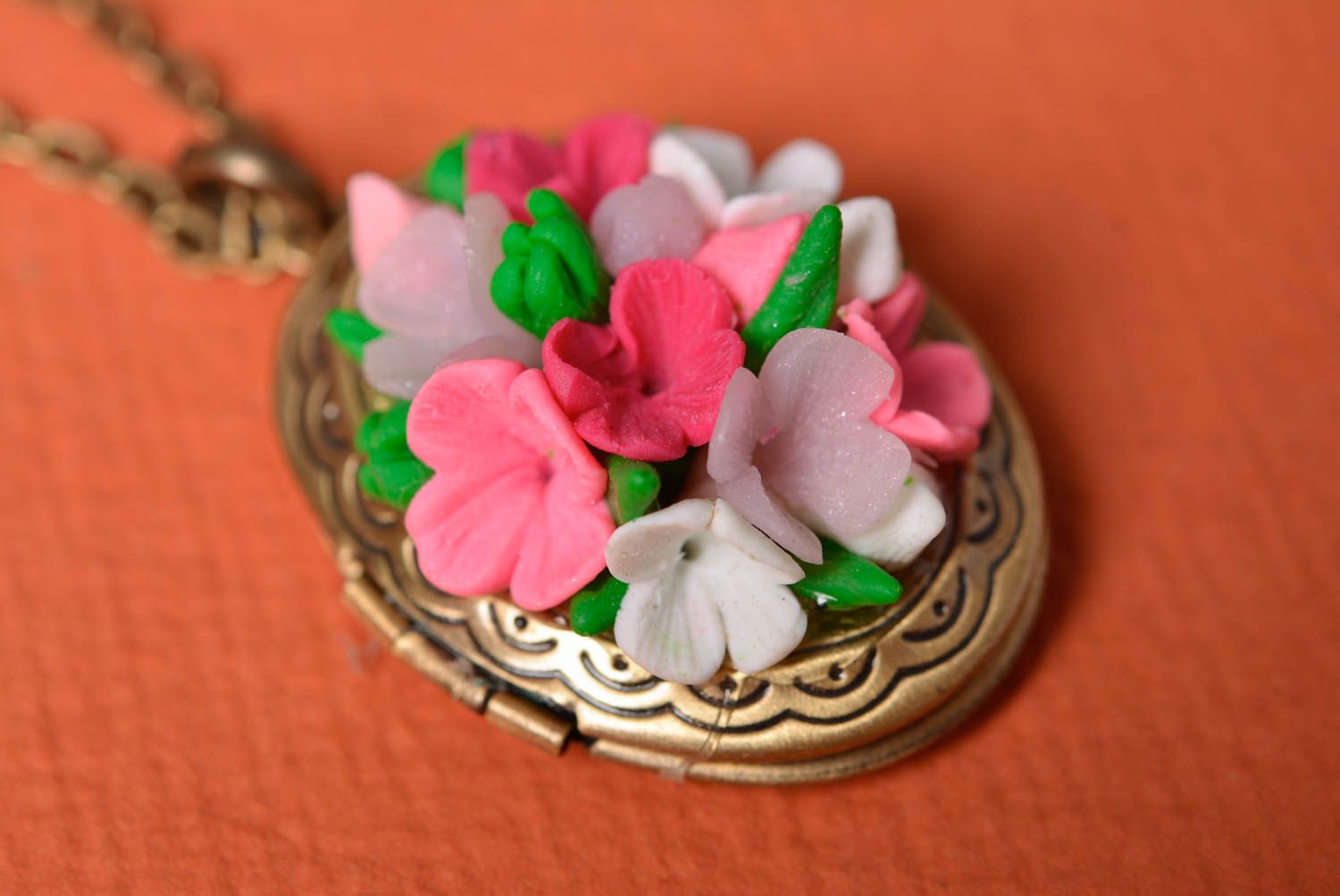 Nice handmade designer locket pendant with plastic flowers on metal chain photo 3