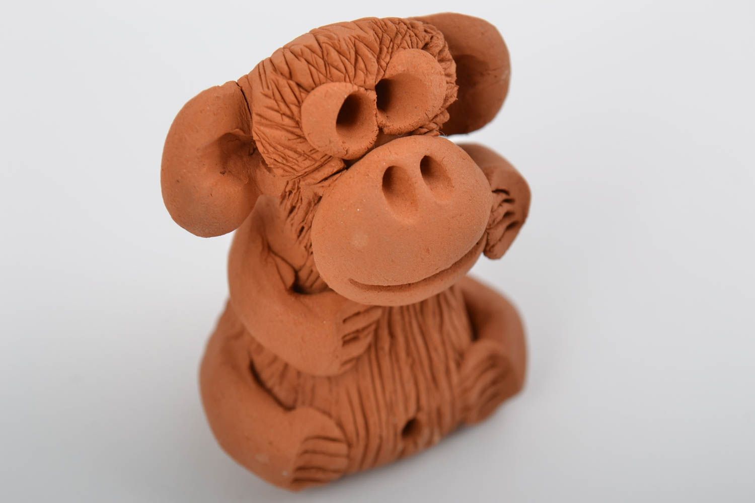 Figura de cerámica en miniatura hecha a mano original mono foto 3