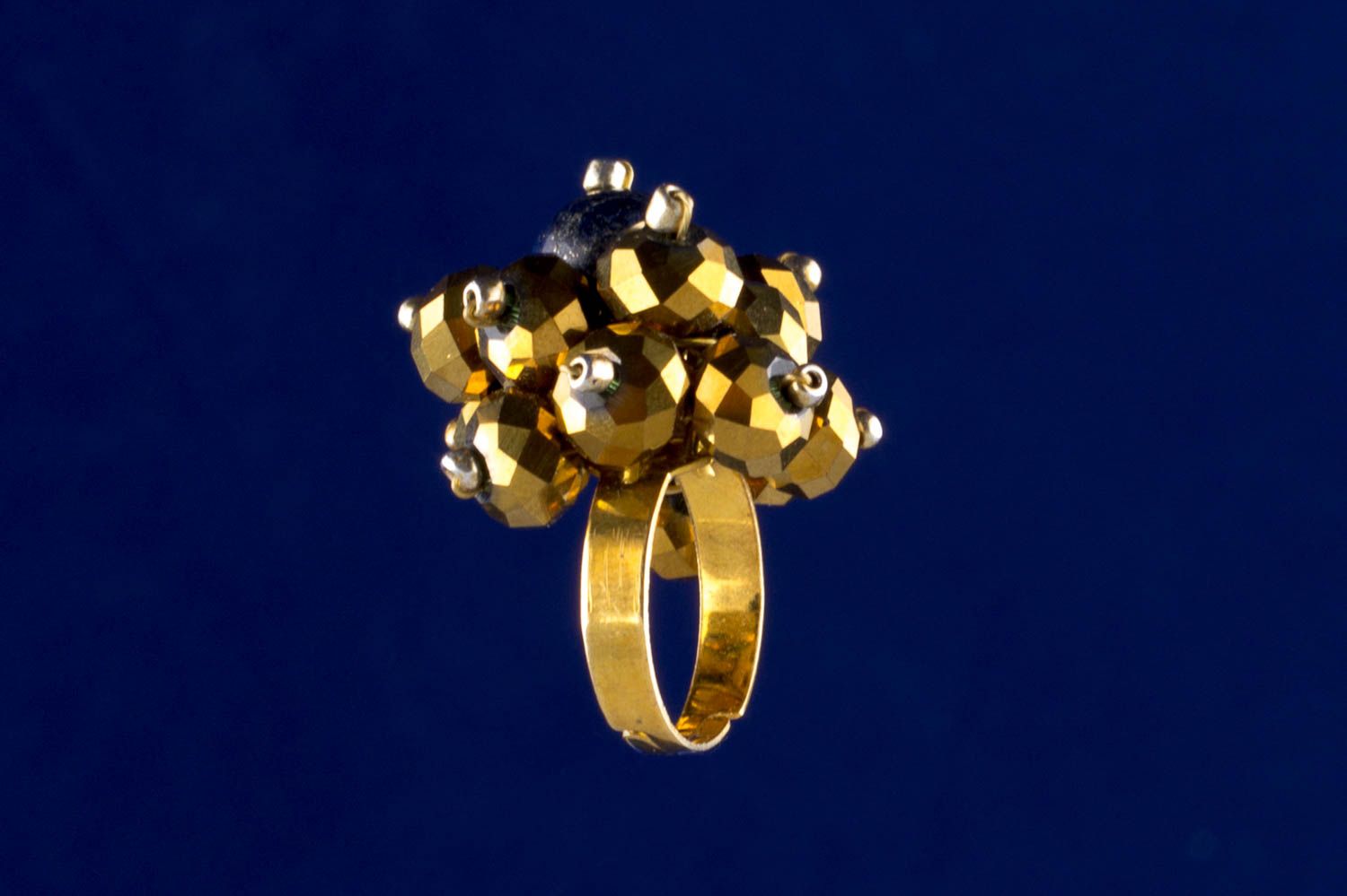 Anillo de piedra natural de lazurita y cristal de color de oro artesanal  foto 2