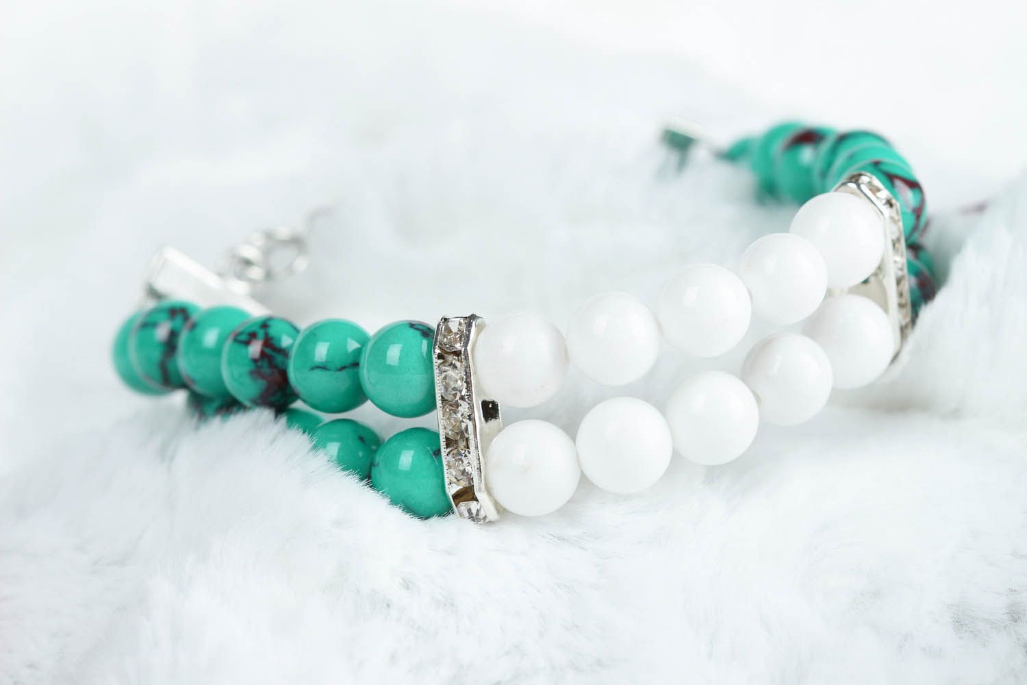 Clay bracelet with green turquoise and white agate photo 4