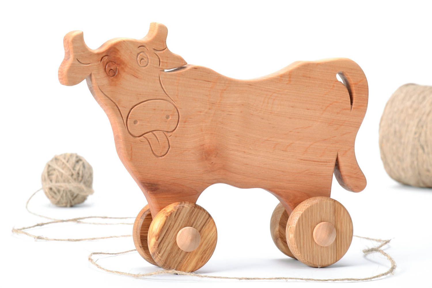 Holzspielzeug auf Rädern Lustige Kuh foto 1