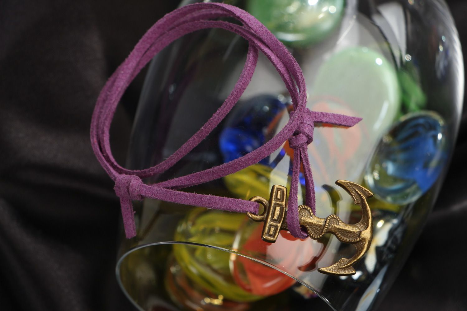 Фиолетовый браслет из искусственной замши с металлической подвеской Морской фото 4