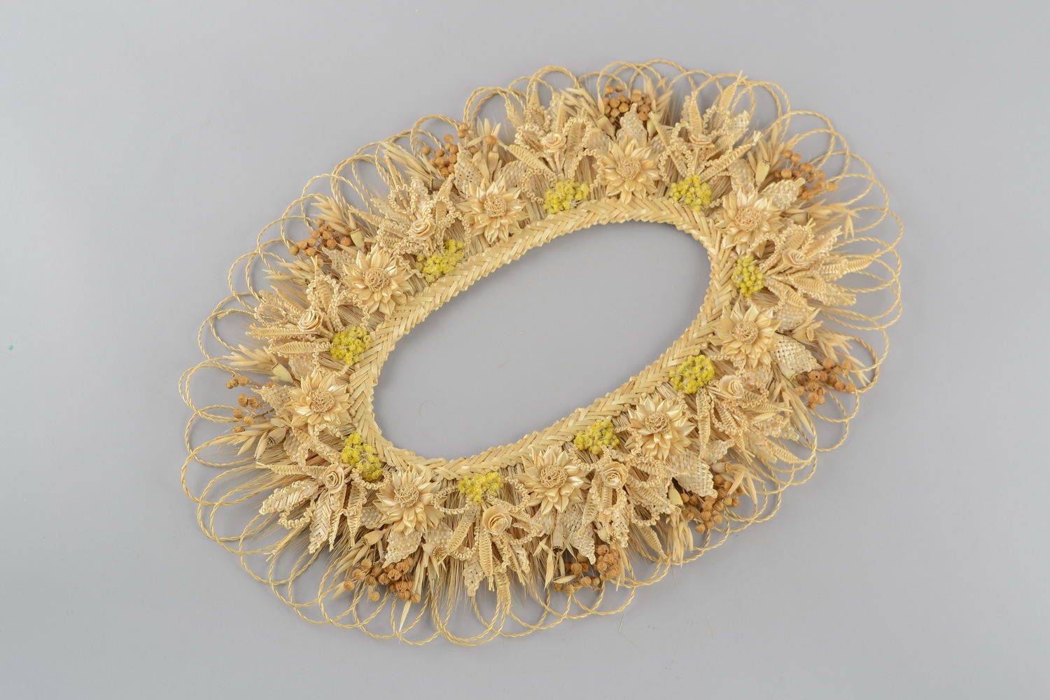 Oval family amulet made of straw photo 1