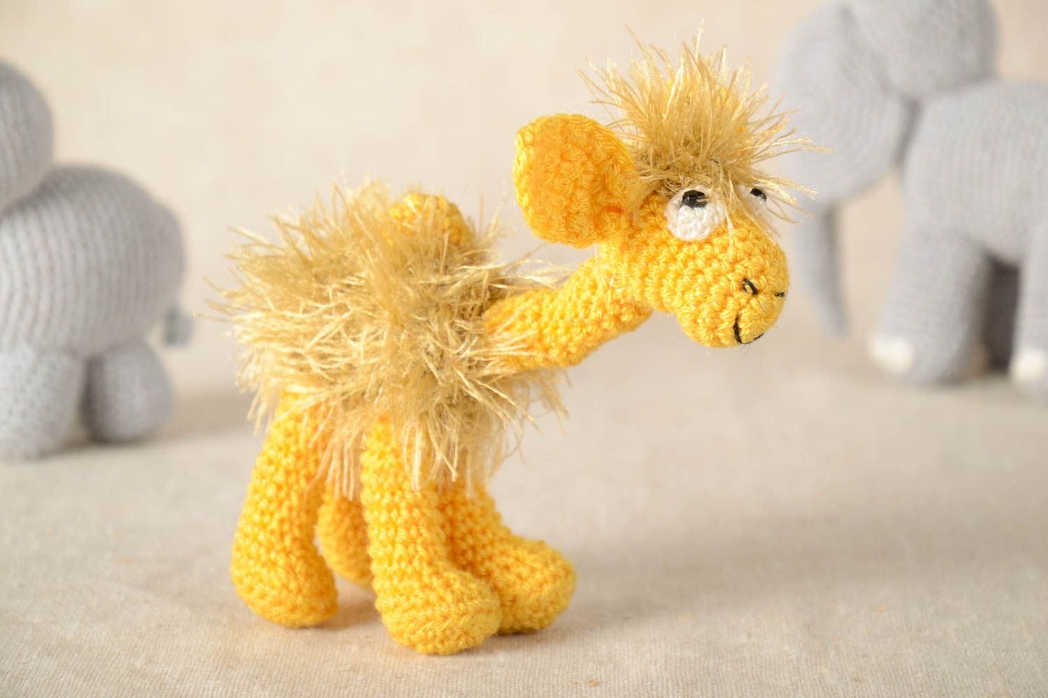 Jouet chameau Peluche faite main Déco maison cadeau pour enfant coton tricoté photo 1