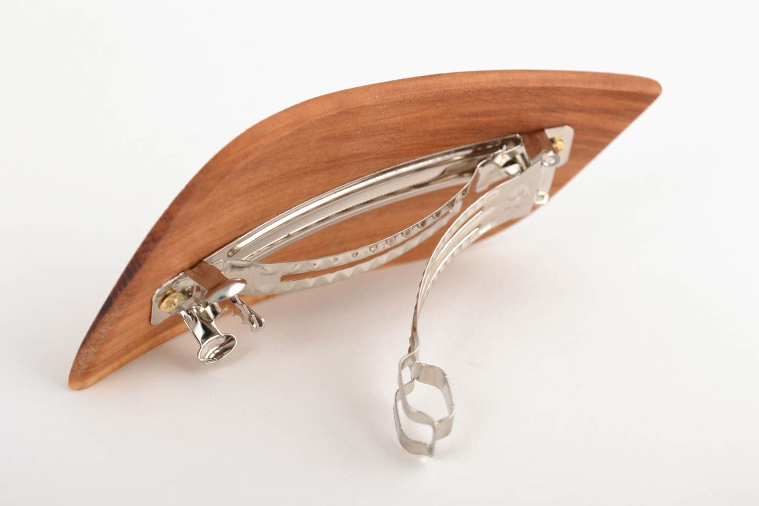 Schöne originelle handgemachte Haarspange aus Holz vom Nussbaum für Damen foto 2