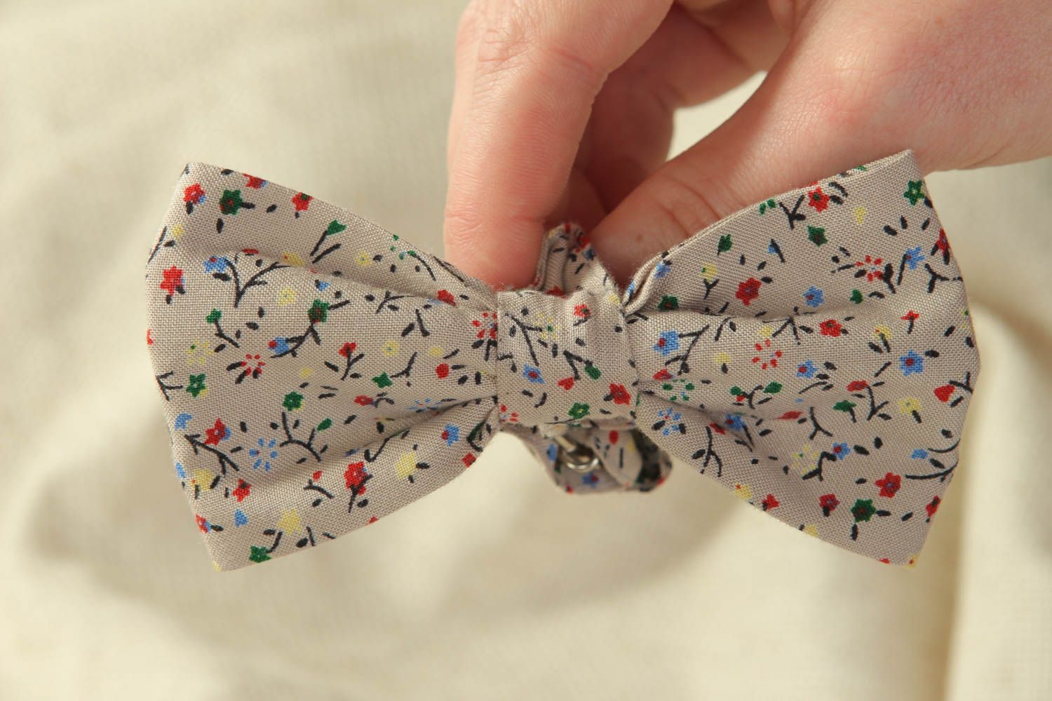 Нарядный галстук-бабочка из ткани с принтом фото 4