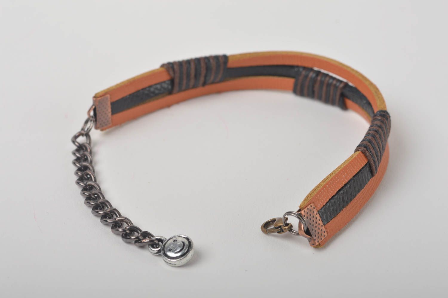 Bracelet cuir Bijoux fait main de design de créateur Accessoire cuir métal photo 5