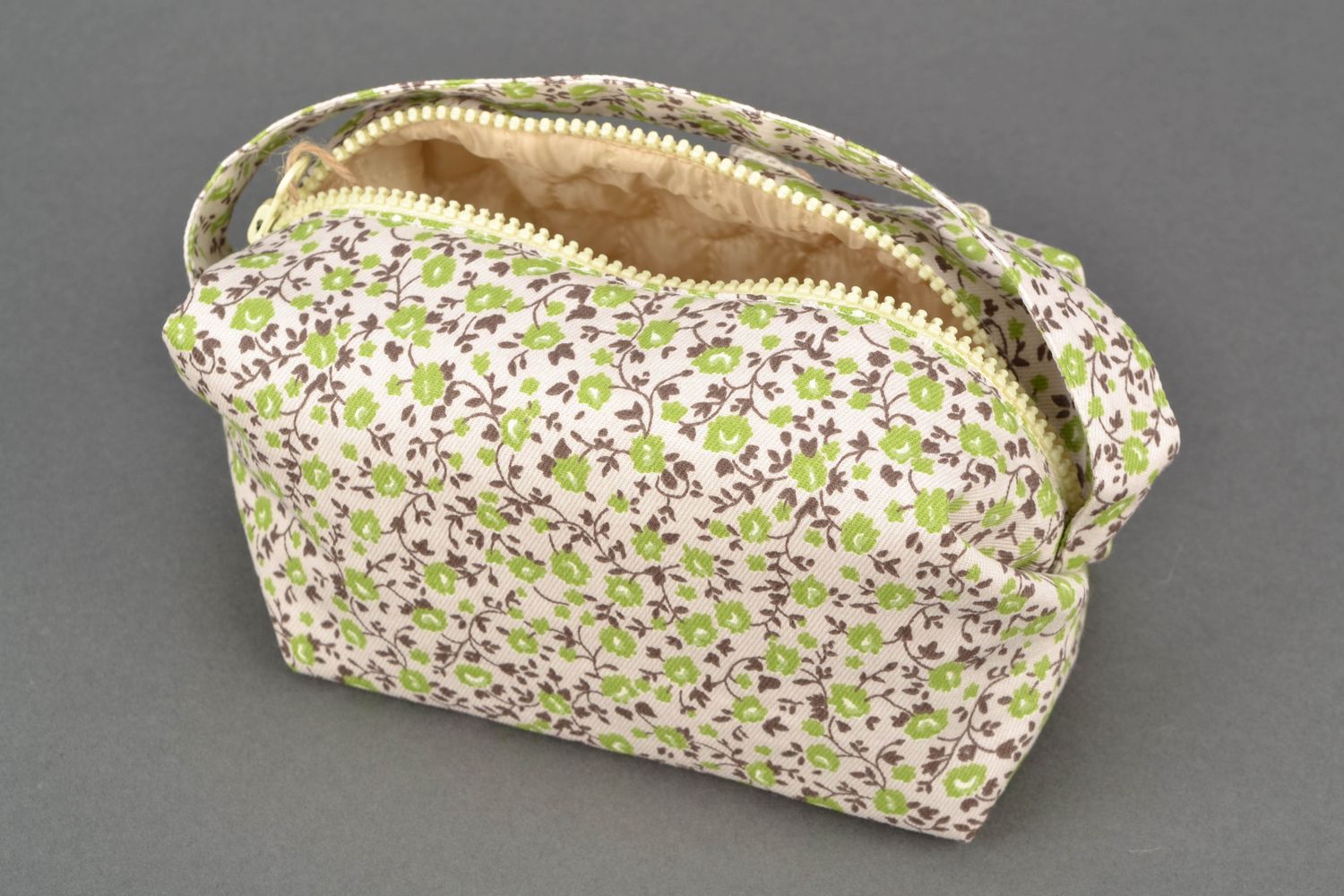 Cotton and polyamide fabric beauty bag with flower print photo 3