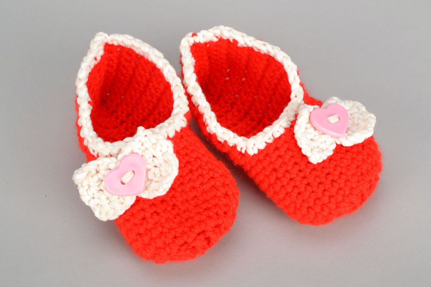 Chaussons de bébé tricotés rouges en mi-laine photo 2