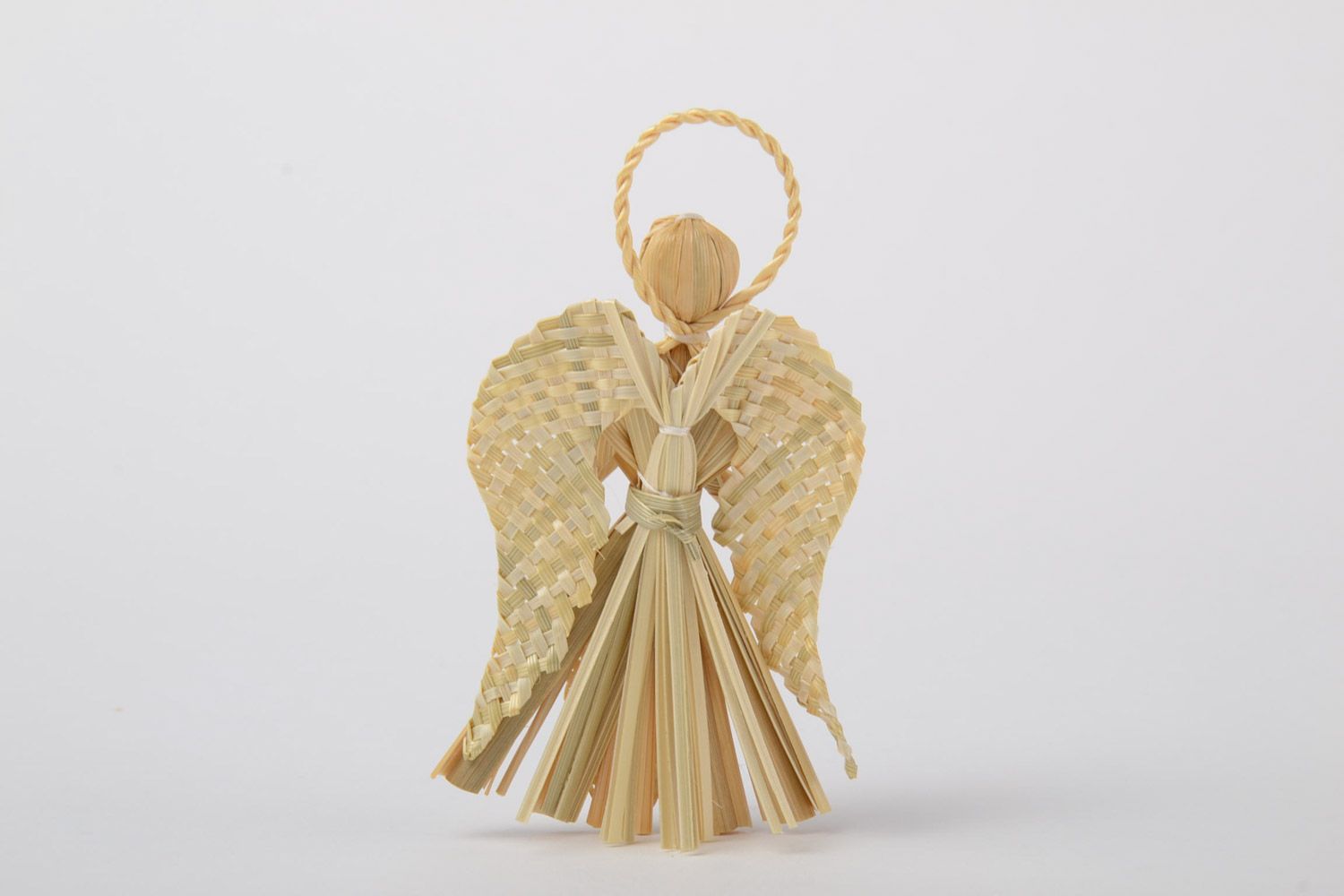 Ангел-хранитель из соломы плетеный вручную интерьерная подвеска в эко стиле фото 3
