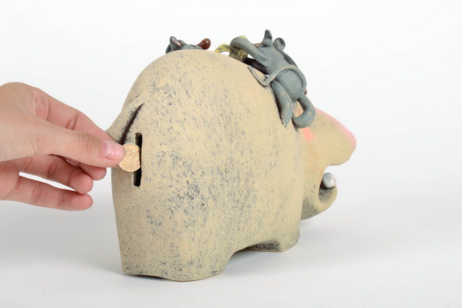 Tirelire en céramique artisanale en forme d'hippopotame photo 4