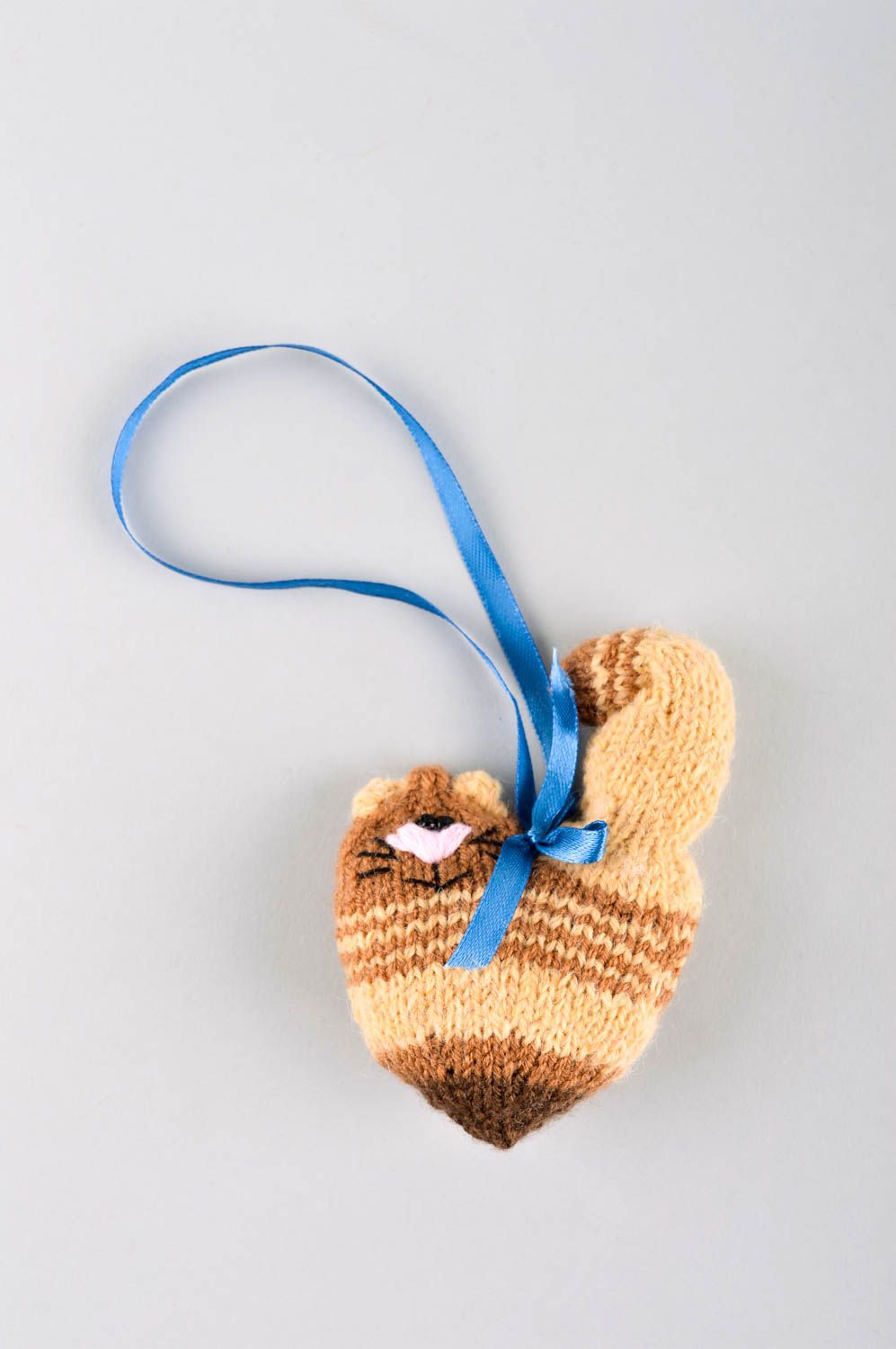 Игрушка крючком ручной работы елочная игрушка декоративная подвеска котик фото 2