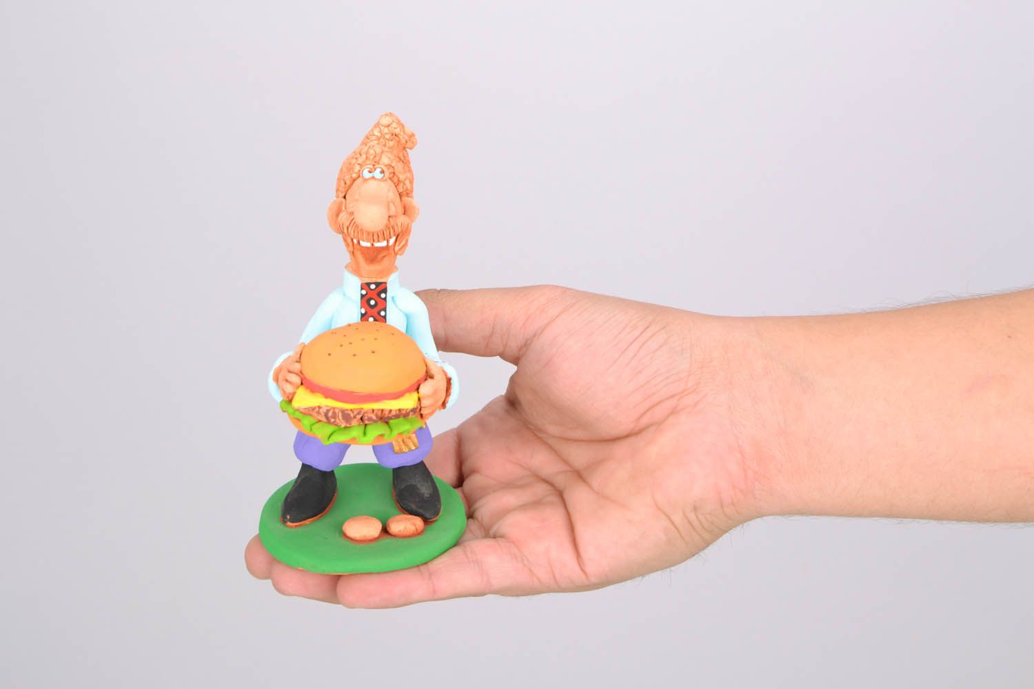 Figurilla de cerámica Cosaco con hamburguesa foto 2