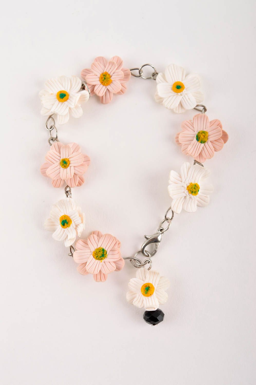 Комплект украшений ручной работы браслет на руку и серьги цветы белые нежные фото 3
