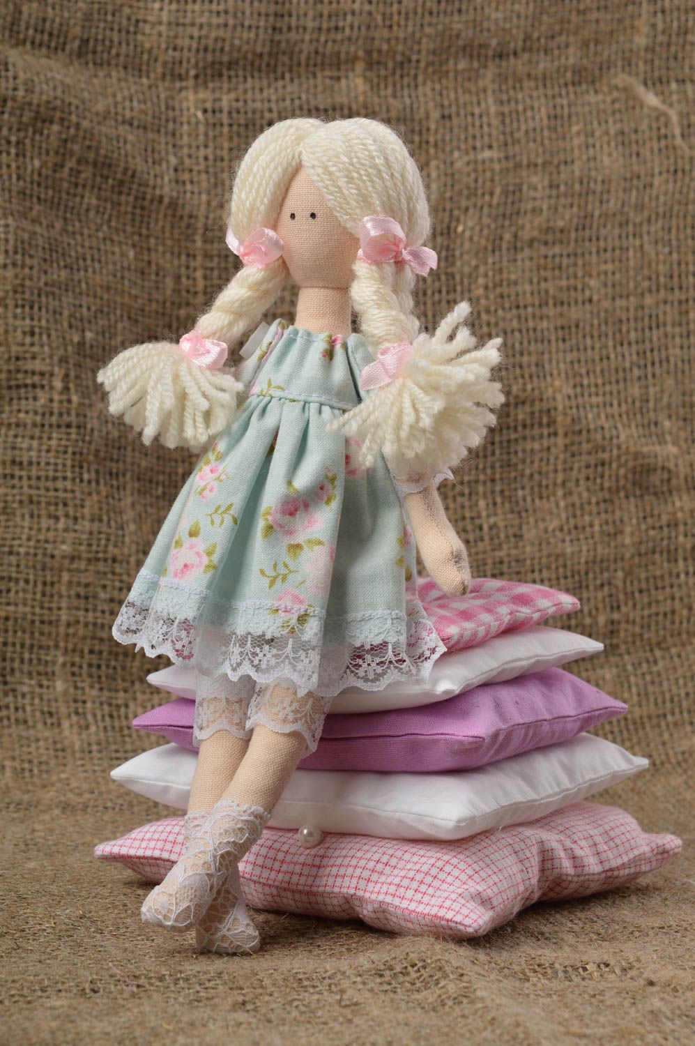 Кукла ручной работы авторская кукла интерьерная тряпичная кукла и подушки фото 1