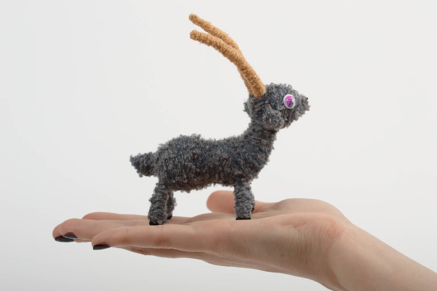 Игрушка козлик ручной работы игрушка животное авторская игрушка из ниток фото 5