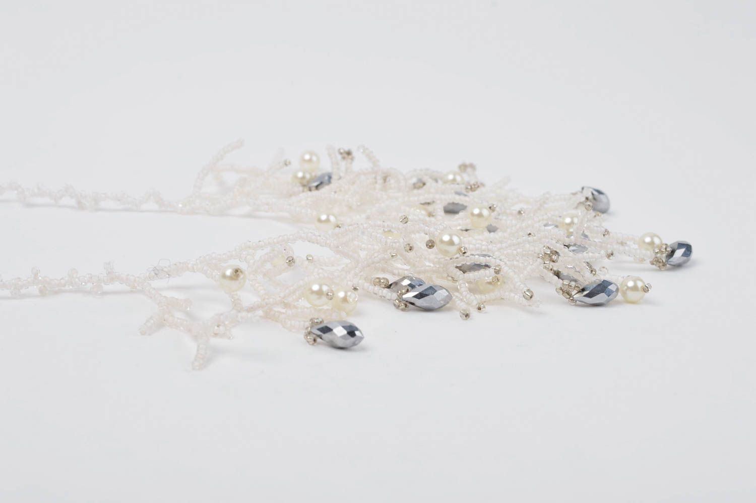 Collier en perles de rocaille Bijou fait main blanc cristaux Cadeau pour femme photo 2