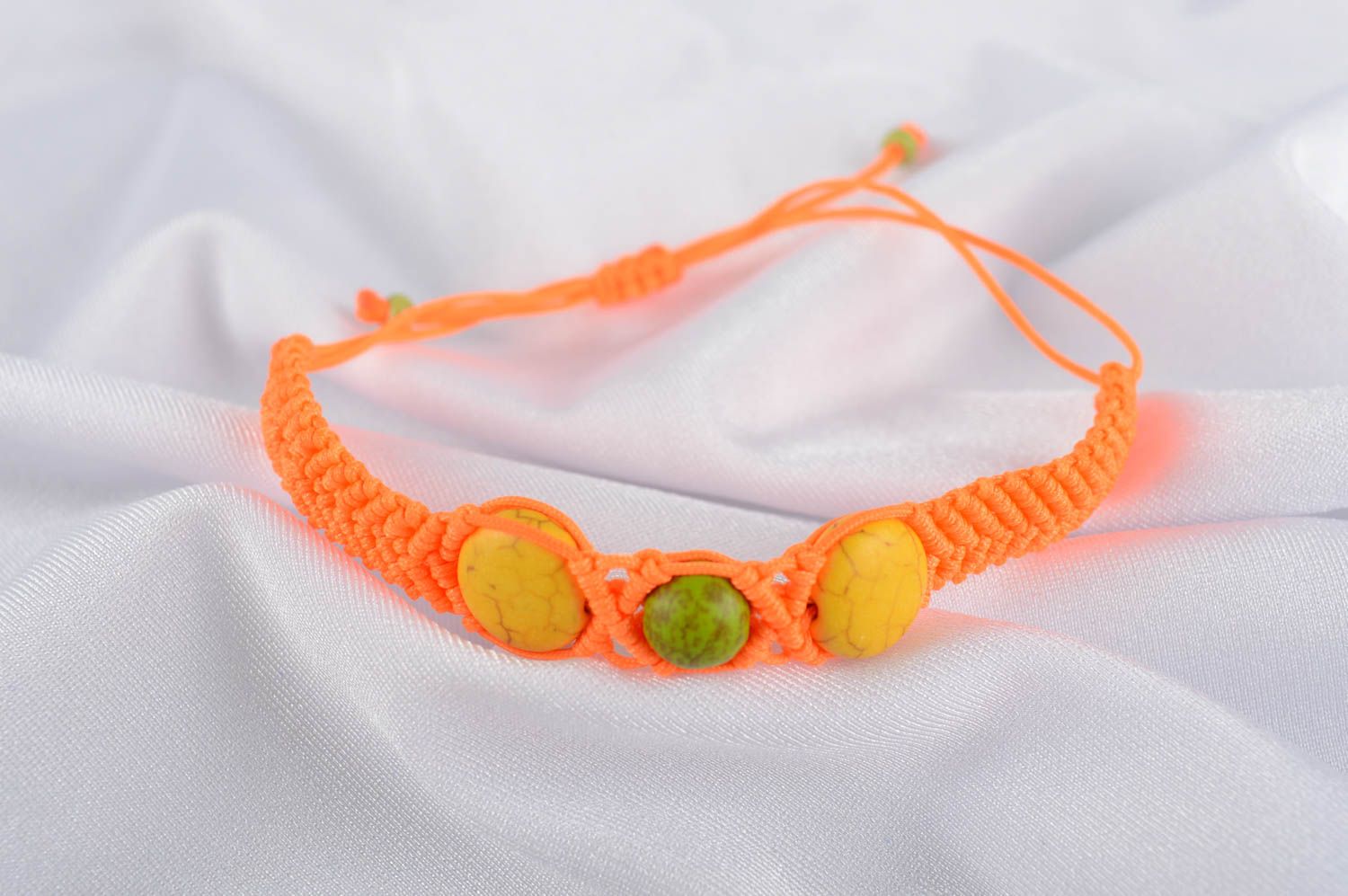 Bracelet orange Bijou fait main tressé en fils avec pierres Cadeau femme photo 1