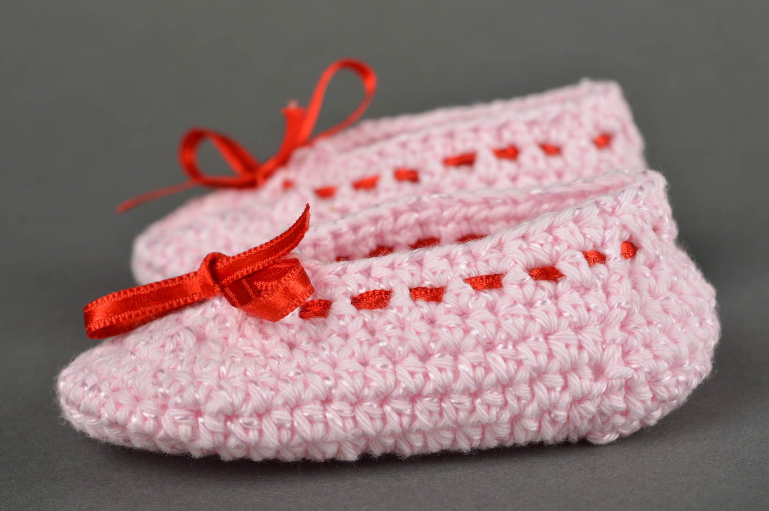 Chaussons de bébé au crochet faits main roses avec noeuds Chaussures pour bébé photo 4