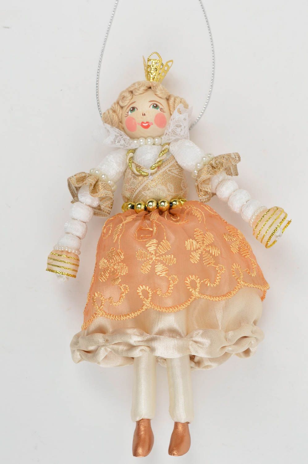Poupée décorative en tissu et bois faite main originale Princesse en tenue dorée photo 2