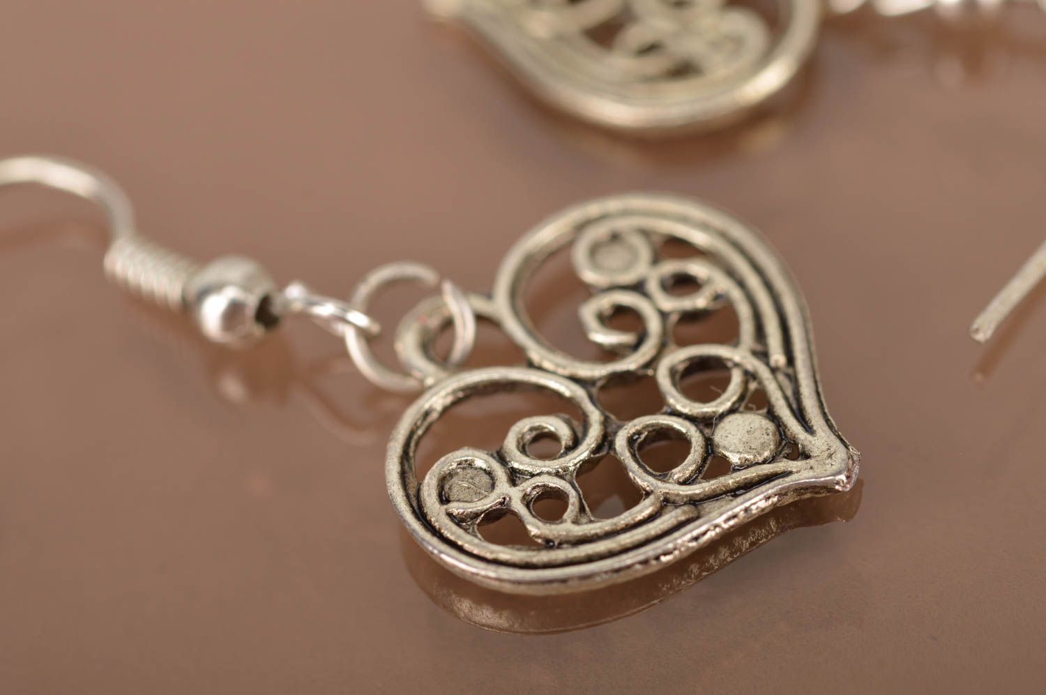 Красивые оригинальные женские серьги из металла ручной работы Сердце ажурное фото 4