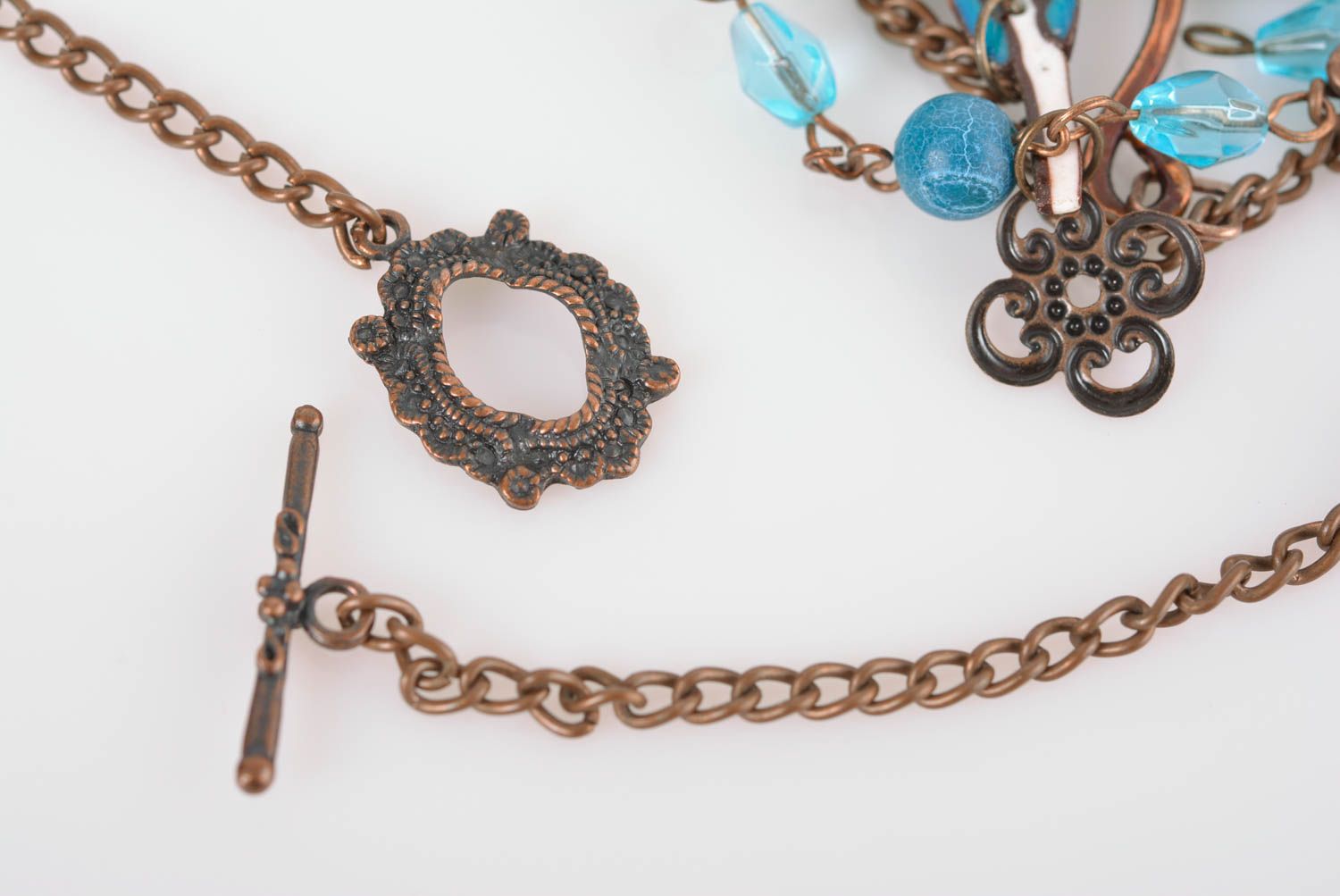 Handgemachtes Collier mit Anhänger Schlüssel und Perlen aus Naturstein Achat foto 5