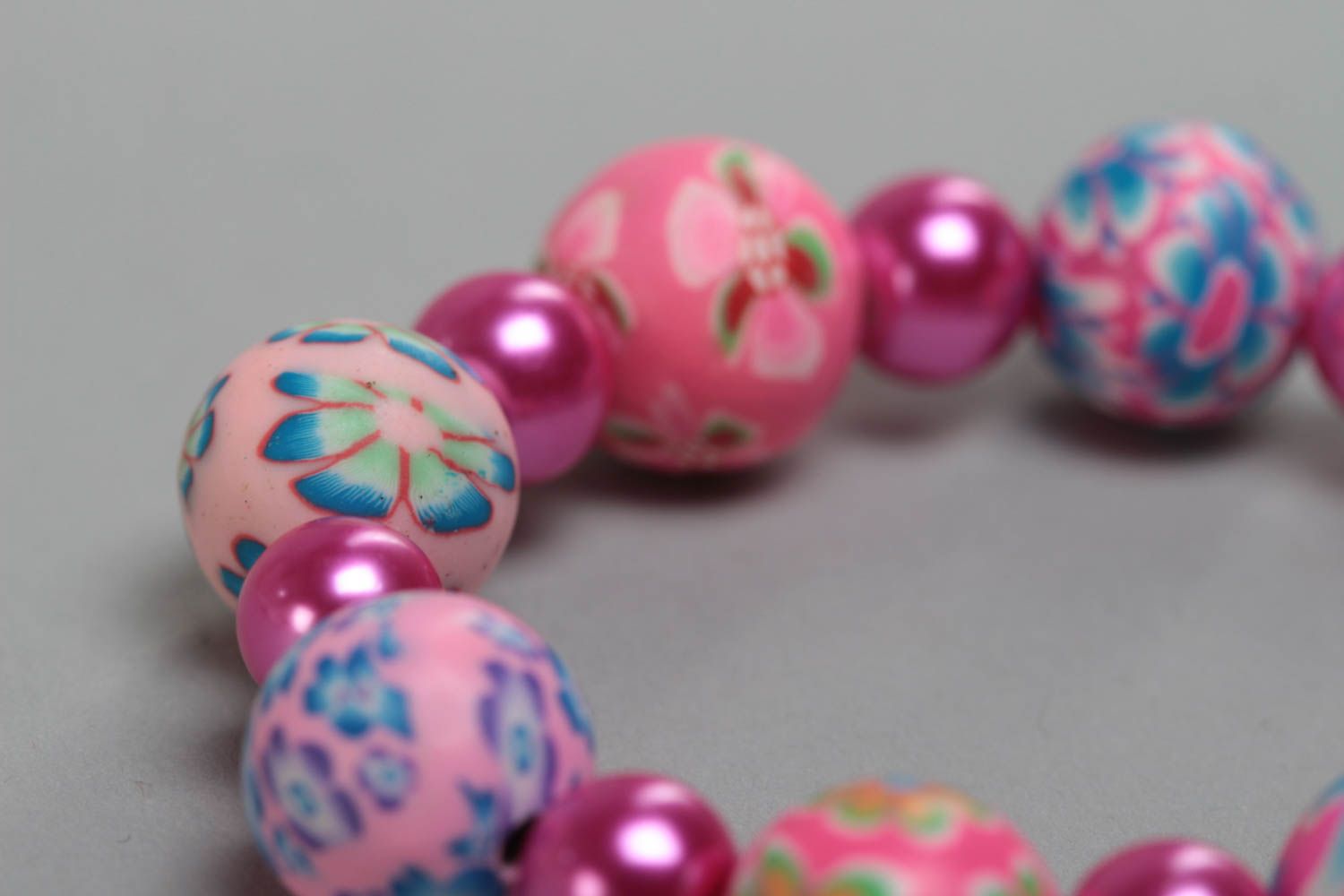 Браслет из полимерной глины ручной работы для девочки в розовой цветовой гамме фото 4