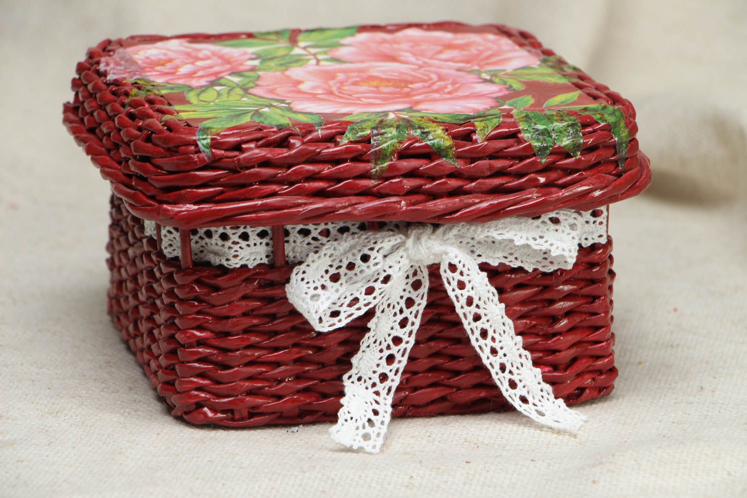 Square woven paper basket photo 1