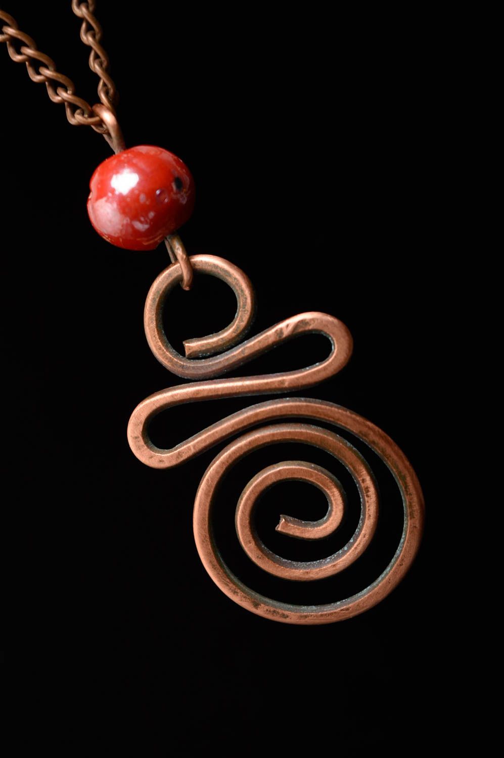 Twisted copper pendant with coral bead photo 5
