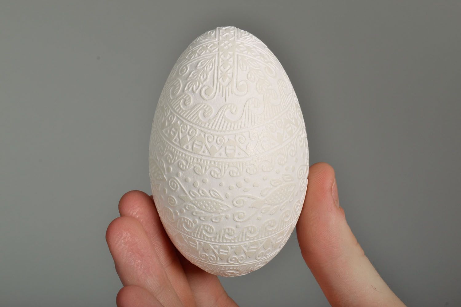 Ovo da Páscoa decorativo pintado à mão branco  foto 5