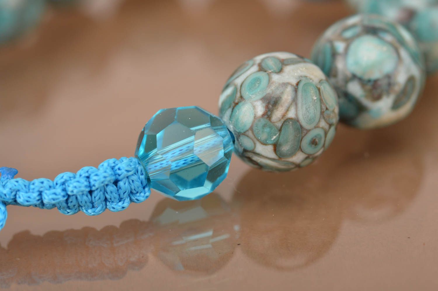 Плетеный браслет с бусинами ручной работы оригинальный красивый Синяя планета фото 5