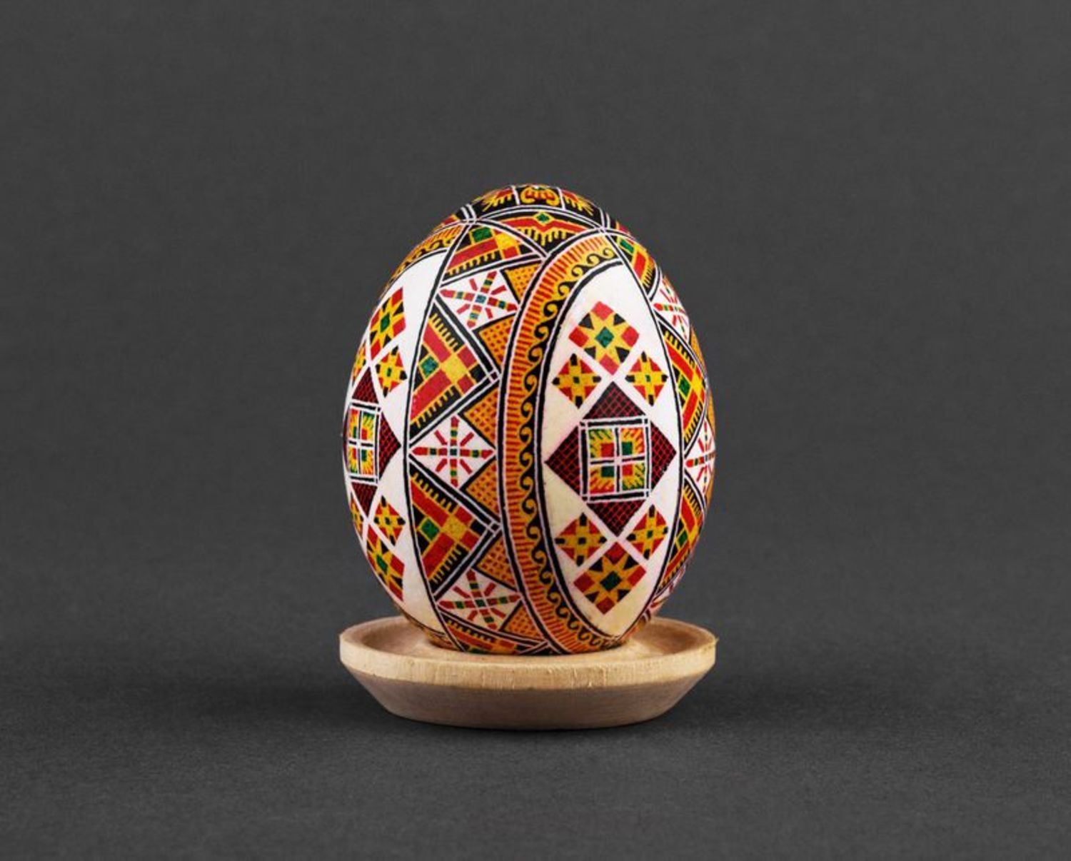 Huevo de pascua con ornamento para colección foto 2