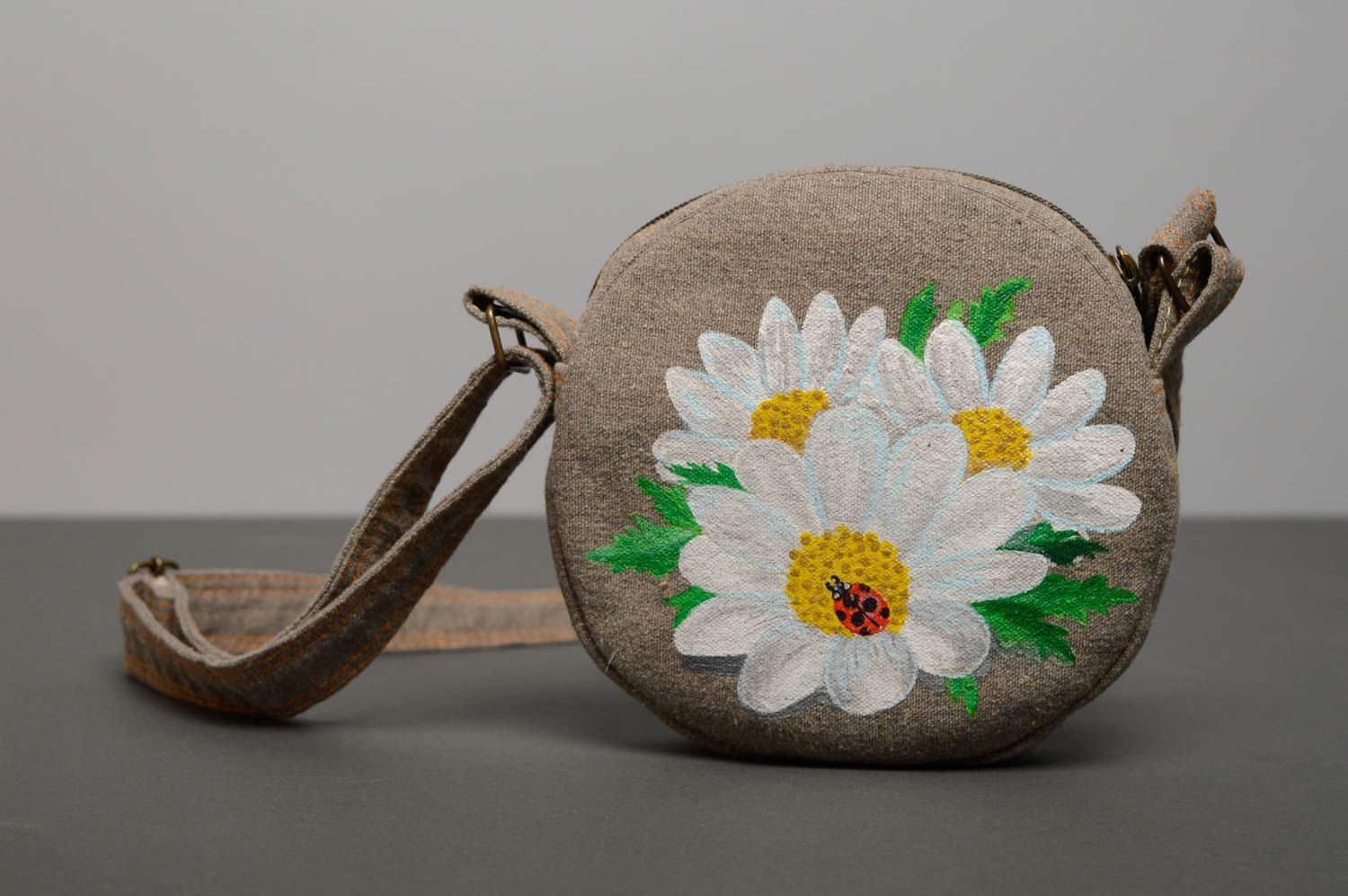 Round handbag with long strap photo 1
