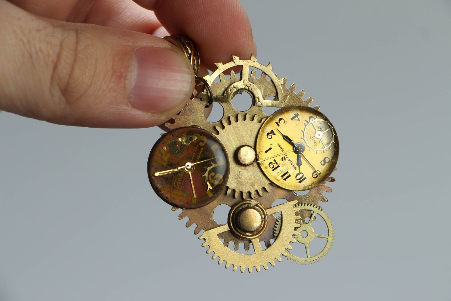 Steampunk pendant with clockwork details photo 4