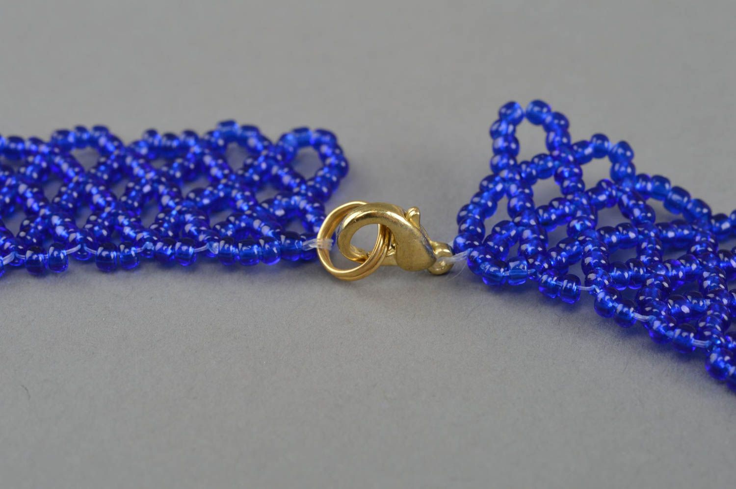 Joli collier en perles de rocaille tressé fait main Gouttes bleues bijou femme photo 4