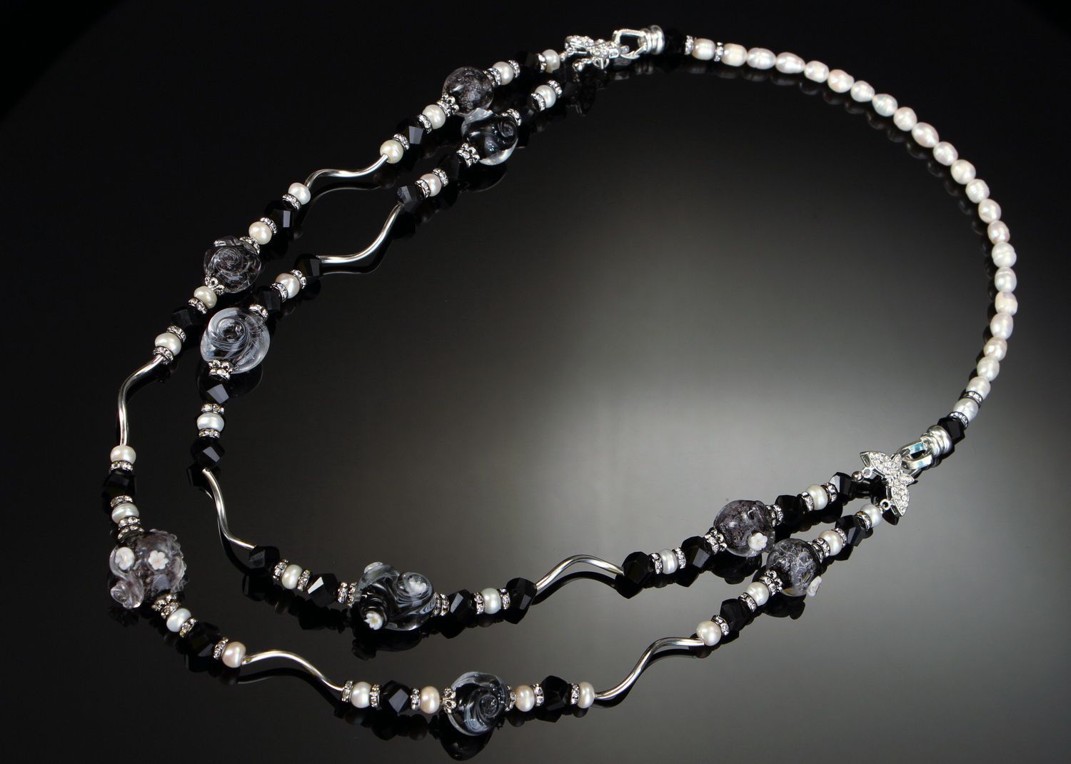 Bead necklace, choker with fresh-water pearls Black swan photo 2