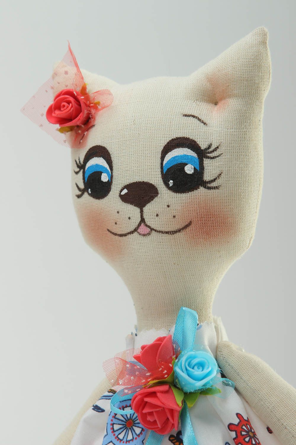 Игрушка ручной работы декор для дома интерьерная игрушка в виде кота белая фото 3
