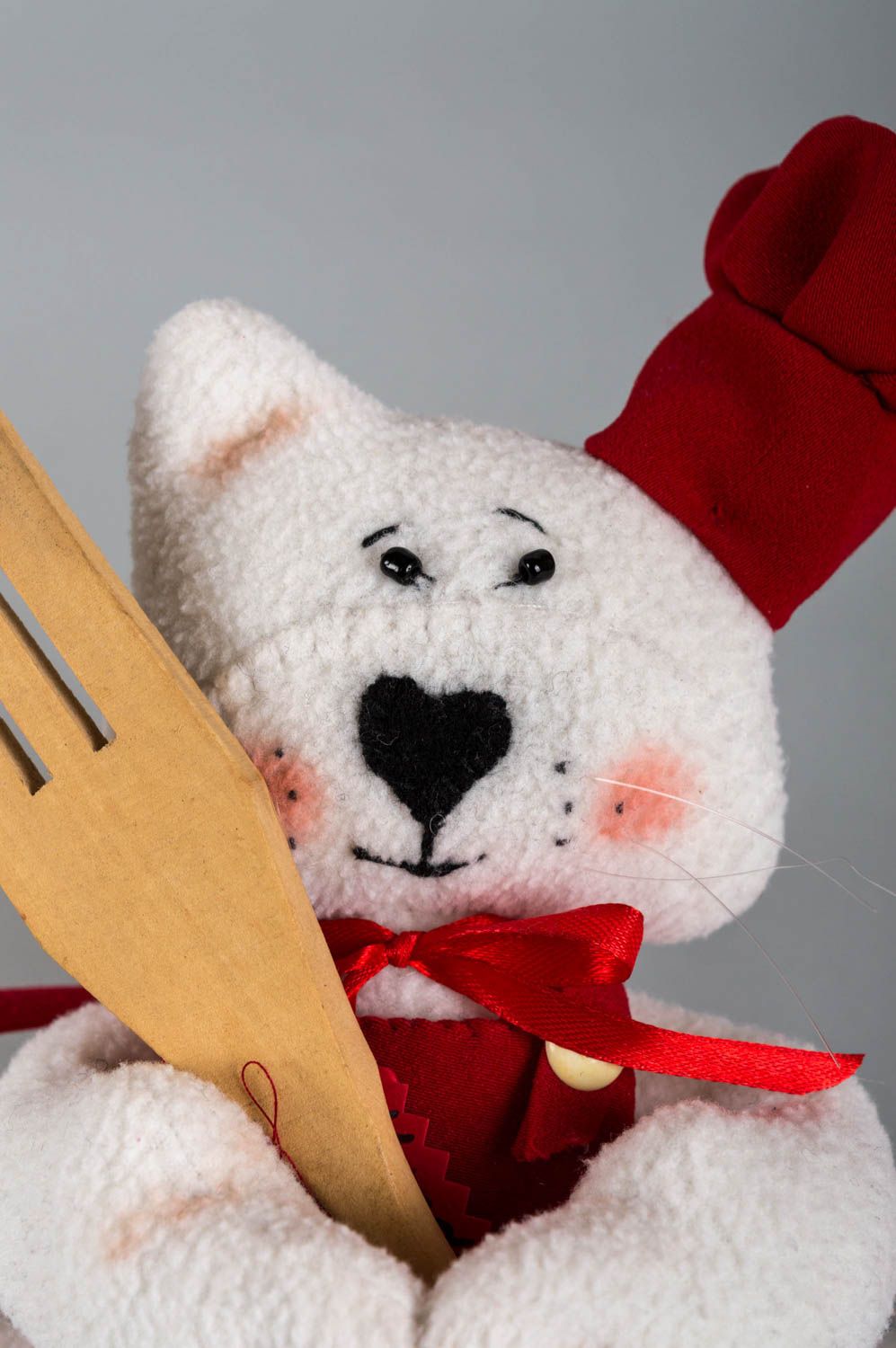 Мягкая игрушка ручной работы в виде кота поваренка для декора дома или интерьера фото 5