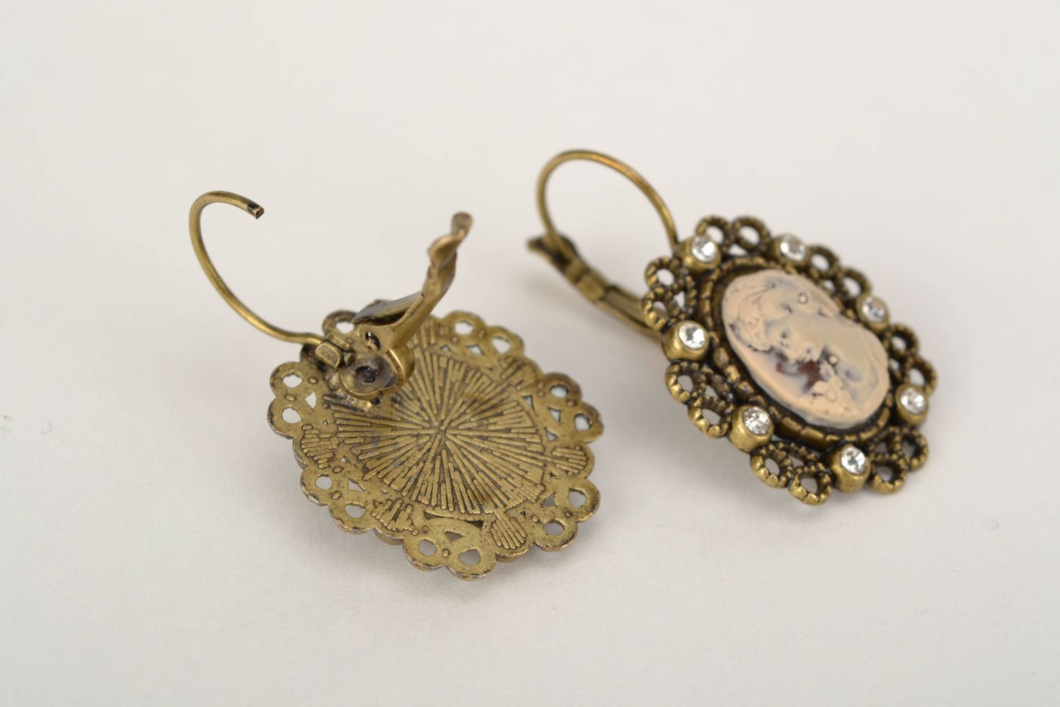 Boucles d'oreilles pendantes style vintage faites main photo 4