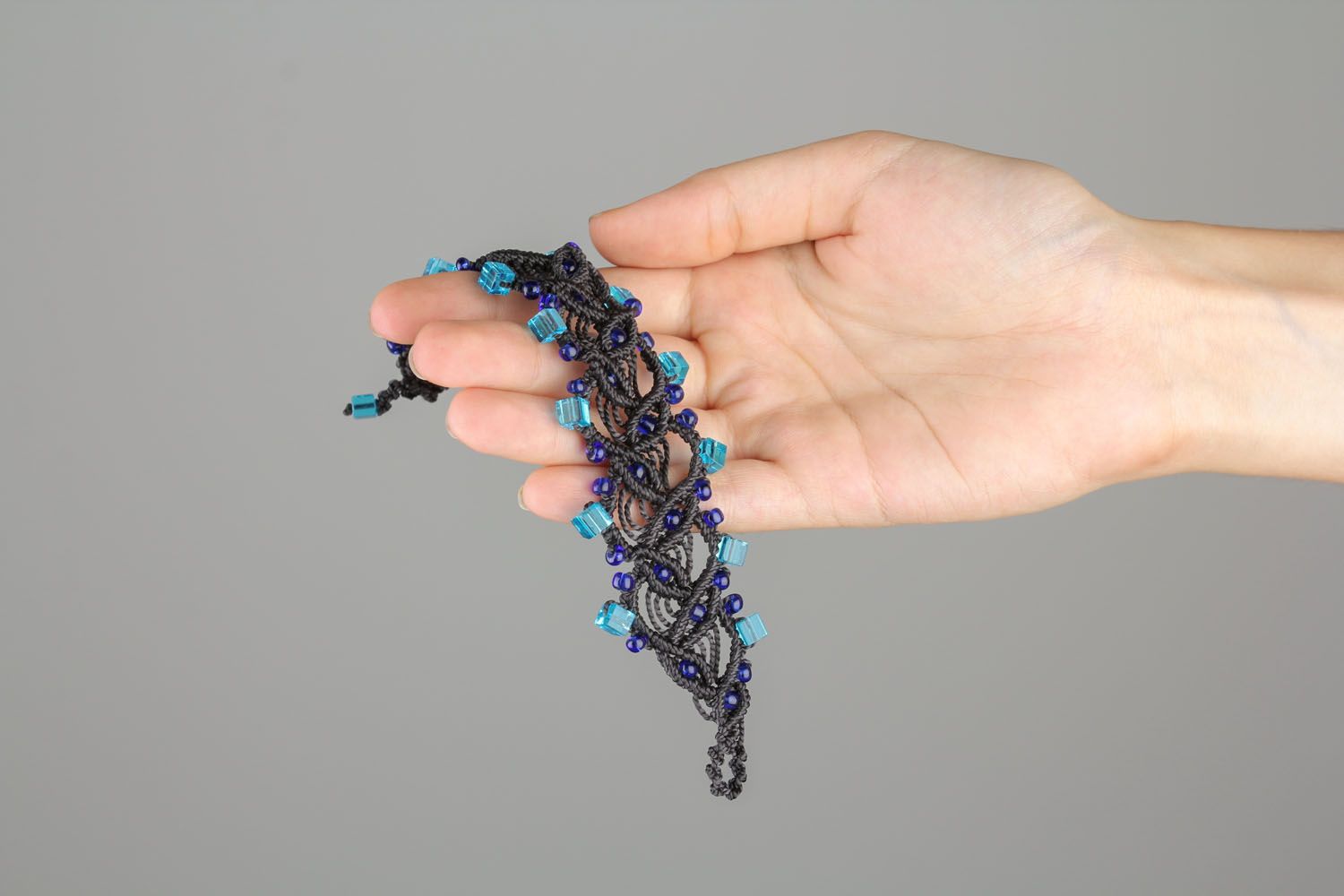 Ажурный плетеный браслет фото 2
