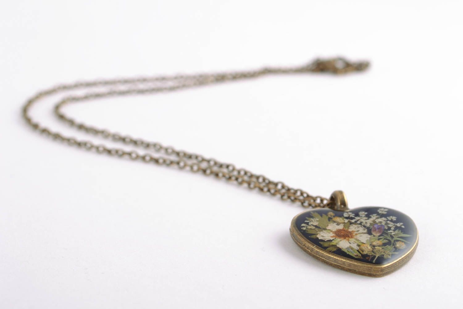 Heart shaped pendant with real flowers coated with epoxy  photo 4
