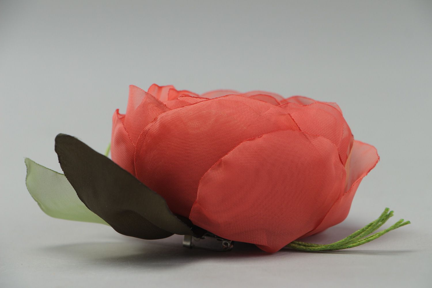 Broche en tissu faite main fleur rouge en chiffon accessoire pour femme photo 5