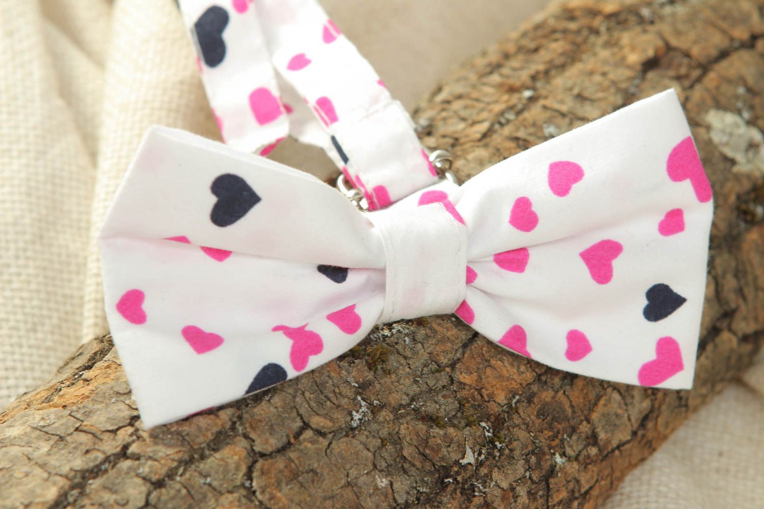 White cotton bow tie with hearts pattern photo 5