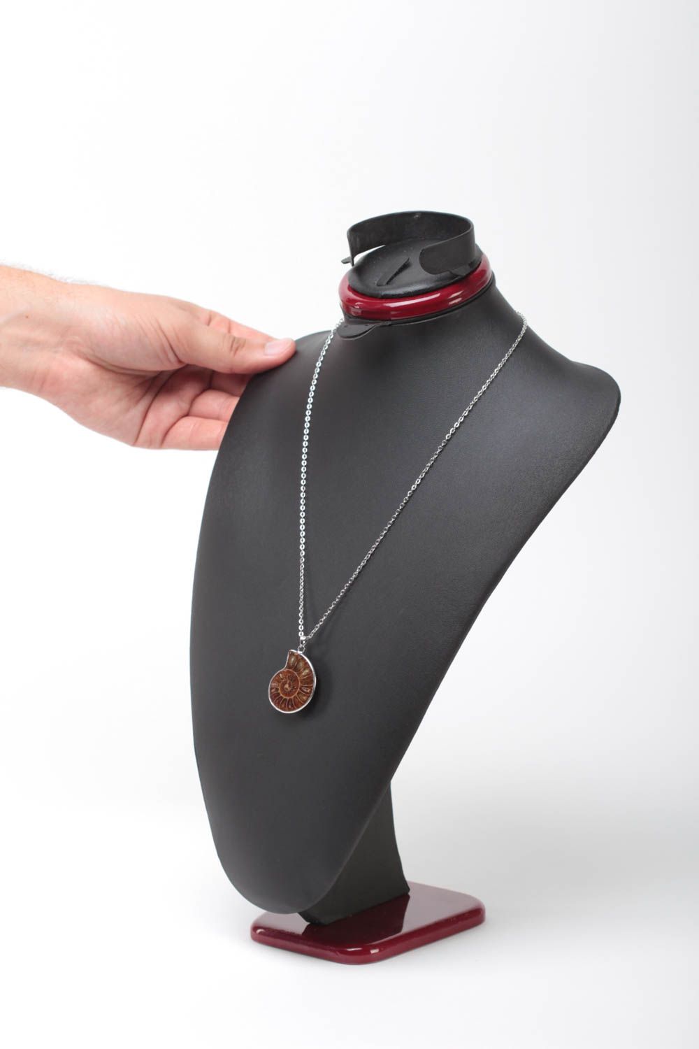Joli pendentif sur chaîne métallique avec ammonite fait main accessoire photo 5