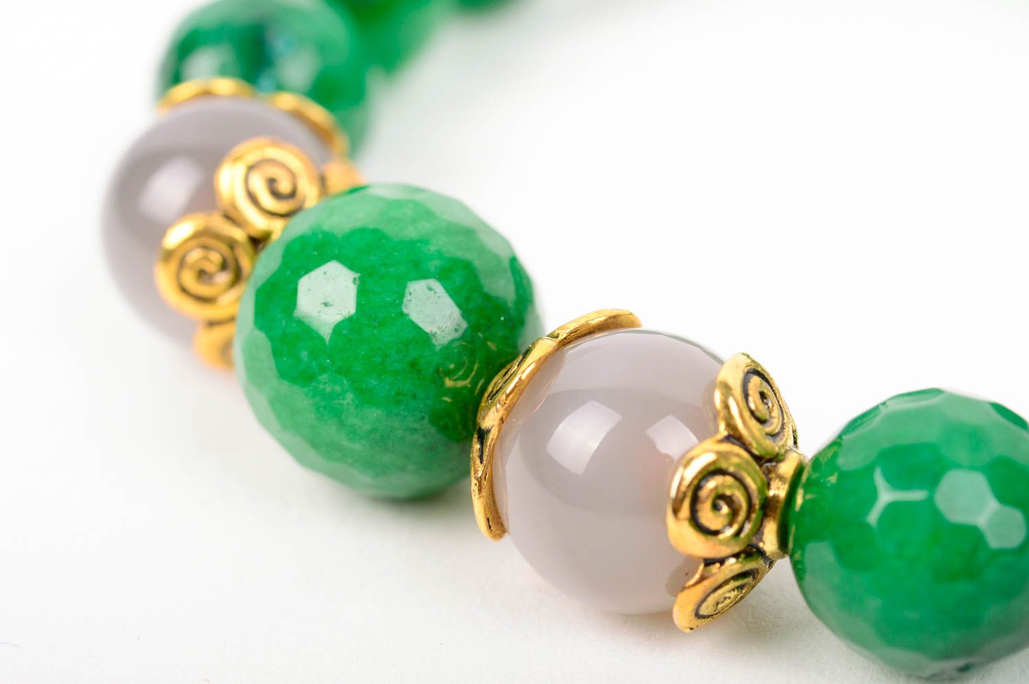 Зеленый браслет из натуральных камней ручной работы оригинальный для девушек фото 4