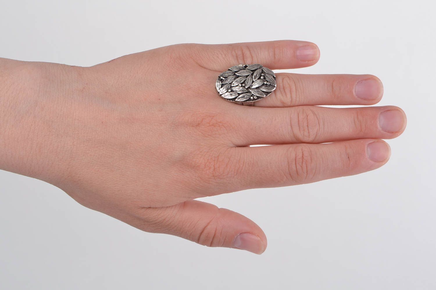 Handgemachter Metall Ring für Frauen schön ungewöhnlich gegossen oval foto 2