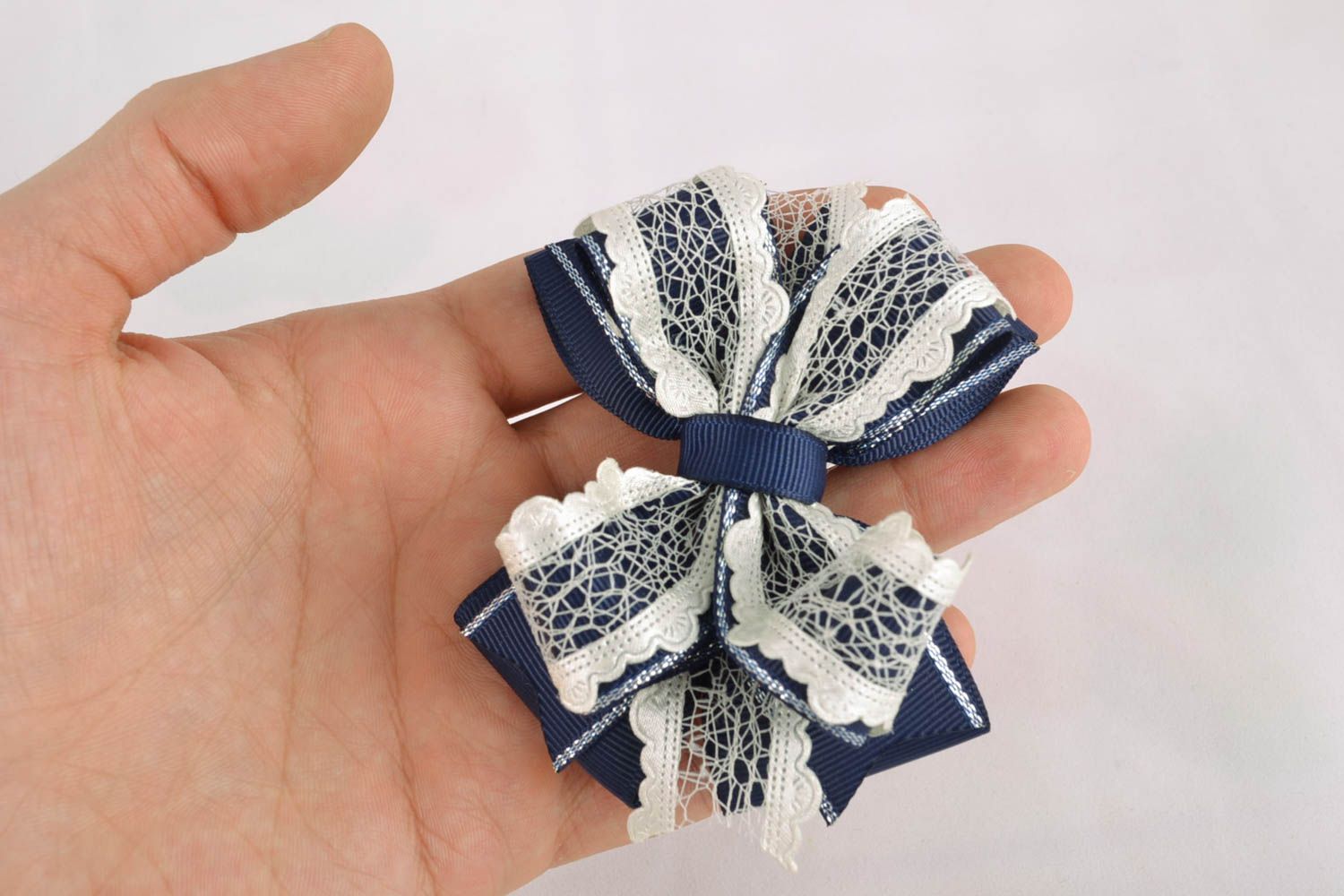 Hair clip with bow made of blue rep ribbon with lace photo 2