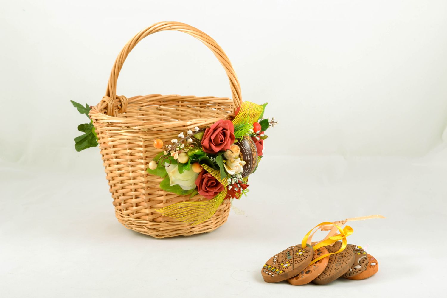 Cestino pasquale fatto a mano cestino profondo con decorazioni floreali foto 1